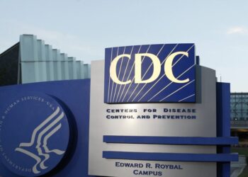 Cilët do të vaksinohen të parët kundë COVID? Mblidhet grupi i ekspertëve të CDC-së