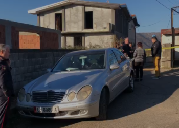 VIDEO nga vendngjarja/ Po dërgonte fëmijët në shkollë, 40-vjeçari në Lezhë qëllohet me dy plumba në bark (EMRI)