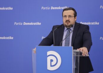 Shpërblimi i fundvitit, Teliti: 670 mijë pensionistë në rradhë të dëshpëruar për shpërblimin qesharak të qeverisë