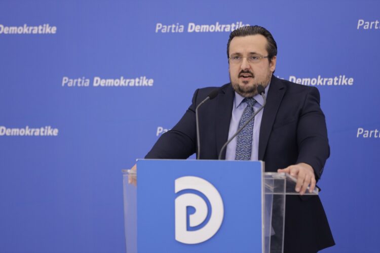 Shpërblimi i fundvitit, Teliti: 670 mijë pensionistë në rradhë të dëshpëruar për shpërblimin qesharak të qeverisë