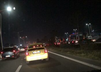 Foto Lajm/Tirana e mbërthyer nga trafiku. Paralizohet hyrja ne kryeqytet