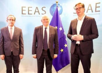 Hoti dhe Vuçiç “grinden” në distancë