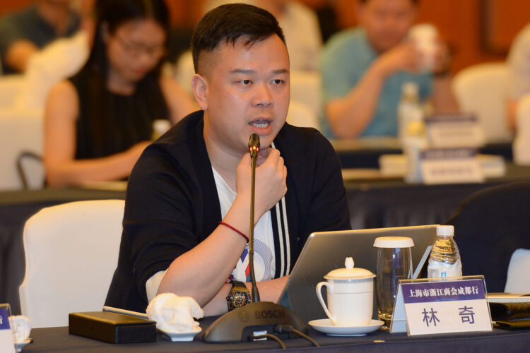 I dyshuar për helmim, vdes miliarderi kinez që krijoi lojën Game of Thrones: Winter is Coming