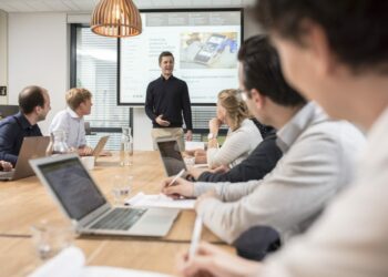 Tregu i punës favorizoi të rinjtë në korrik-shtator, 2600 më shumë të punësuar se më 2019