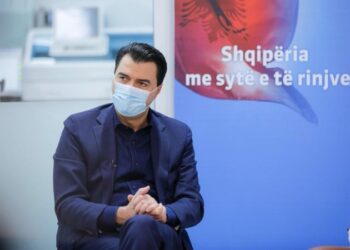 Basha premton rritje të pagesave në sistemin shëndetësor: 1200 euro për mjekët dhe 700 euro për infermierët