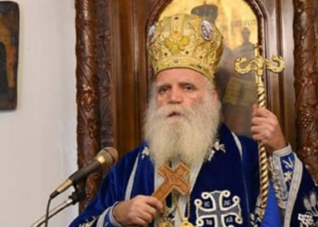 ” Mos e bëni vaksinën”, prifti grek trondit me deklaratën: Vaksinat e reja sot bëhen me …