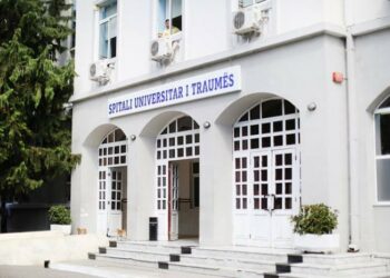 Qeveria u rrit pagat mjekëve të “Ushtarakut” në momentin e fundit