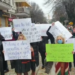“Edvini e do popullin e vet, prandaj e vjedh, prandaj e vret”, shkodranët në protestë për vrasjen e të riut, qëllohet me hurma makina e policisë