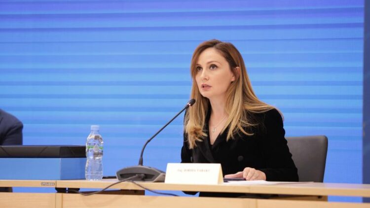 Fiskalizimi/ Jorida Tabaku: Dhurata e Ramës për bizneset nga 1 janari, 2 mijë euro në vit pagesa shtesë. Koncesioni qokë do t’i kushtojë shqiptarëve 16 mln euro