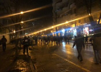 Protesta/ Qytetarët largohen nga bulevardi dhe zhvendosen drejt Bllokut