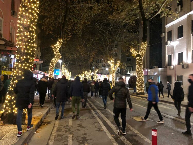 Dita e katërt e protestës/ Qytetarët shpërndahen tek Parku Rinia, Myslym Shyri dhe tek 21 dhjetori