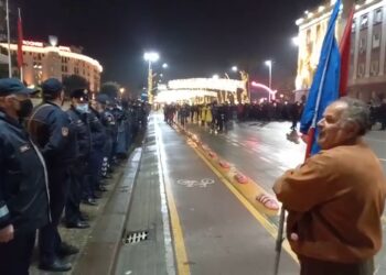 Dita e tretë e protestës/ Qytetari “Ne nuk duam gjakderdhje, duam Shtet” …Video