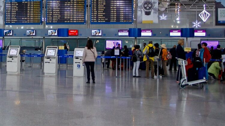 Greqia merr vendimin e rëndësishëm për karantinën/Të gjithë ata që hyjnë në shtetin fqinj nga datat 18 dhjetor- 7 janar duhet të karantinohen