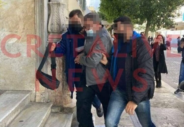 U vra më thikë nga babai i tij/ Flet nëna e 26 vjeçarit: Si nisi sherri për laptopin….