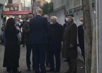 Refuzuan ndihmën financiare nga shteti, Edi Rama i shkon në shtëpi për herë të tretë familjes Rasha