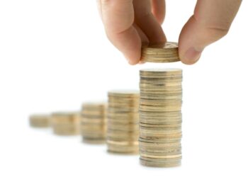 Europianët i shpenzojnë paratë për t’u argëtuar, shqiptarët për t’u ushqyer