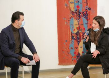 Basha dëgjon problemet e të rinjve në Kukës, tregon dy arsyet kryesore pse ata largohen nga Shqipëria