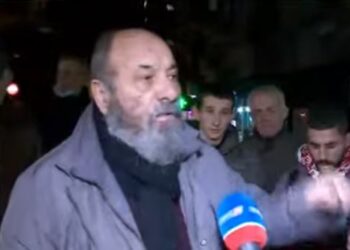 Policia e qëlloi me gaz lotsjellës, revoltohet Edmond Budina: Policët civilë janë të droguar, i kam parë me sytë e mi