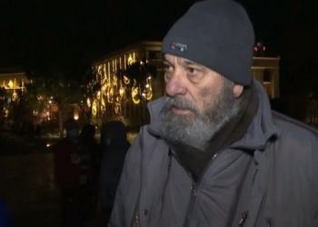 Vrasja e Klodian Rashës/ Budina komenton apelin e policisë për ndalimin e grumbullimeve: Së pari të zbatojnë vetë rregullat, të rinjtë i fusin në furgona