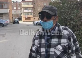 “Ishin 4 persona që qëllonin poshtë ballkonit tim”, flasin qytetarët pas të shtënave me armë në Korçë: U larguan me një makinë të bardhë(VIDEO)
