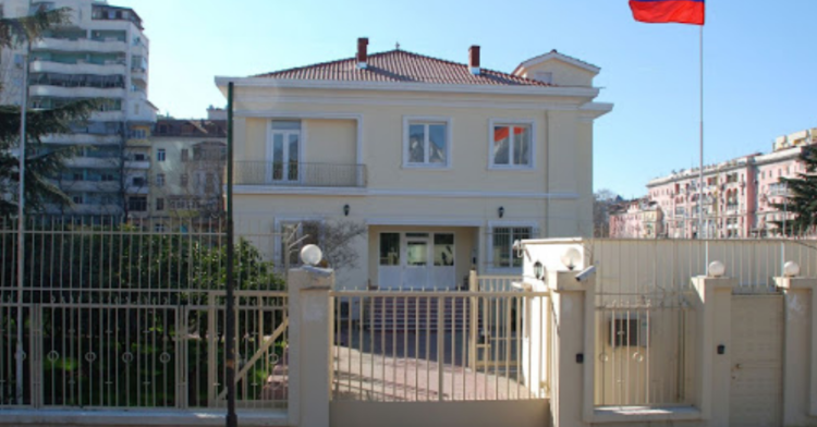 Ngjarje e frikshme në Angli/ Gjenden trupat e pajetë të tre burrave