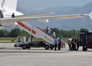 Njëri i dënuar për vjedhje me dhunë, tjetri për drogë, ekstradohen nga Gjermania dy shqiptarë (EMRAT)