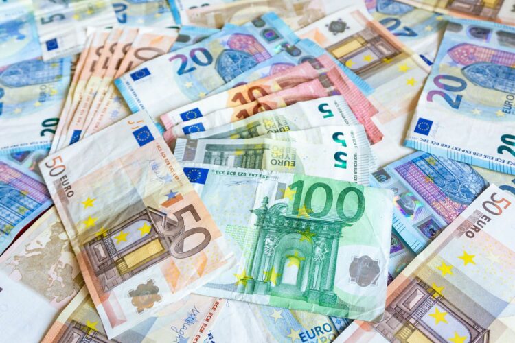 Shqiptarët konsumuan 252 mln euro më pak në 9 mujorin 2020