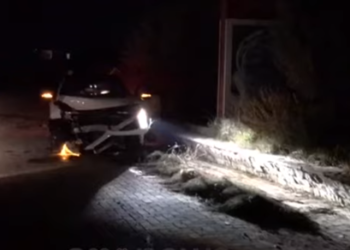 Aksident në autostradën Rrogozhinë-Lushnjë, automjeti del nga rruga