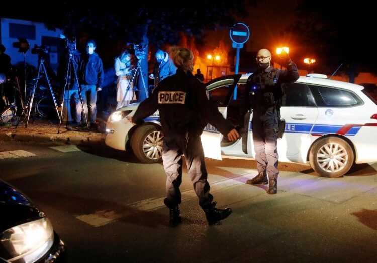 Vriten tre policë në Francë/ Shkuan të ndihmonin një grua nga dhuna e bashkëshortit