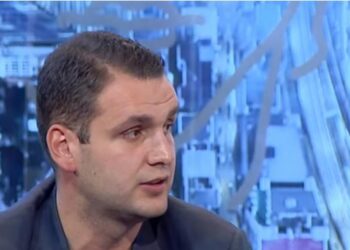 U shoqërua në komisariat/ Gazetari Xhoi Malësia: Efektivi duhet të kërkojë ndjesë… Një burracak që nuk ka as burrëri!