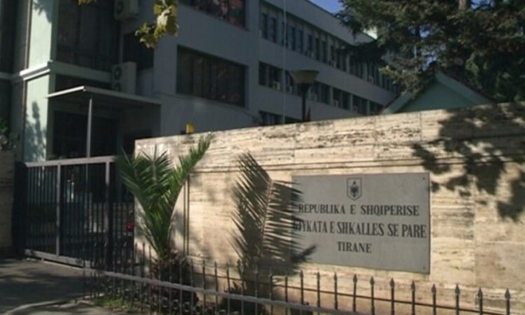 Policia ‘blindon’ Gjykatën Penale në Tiranë, pritet të jepen masat për disa nga të arrestuarit në protestë