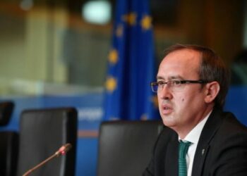 Shkollat në Kosovë mbyllen më 18 dhjetor, Hoti: Rinisin më 18 janar. Kemi vendosur nën kontroll përhapjen e pandemisë