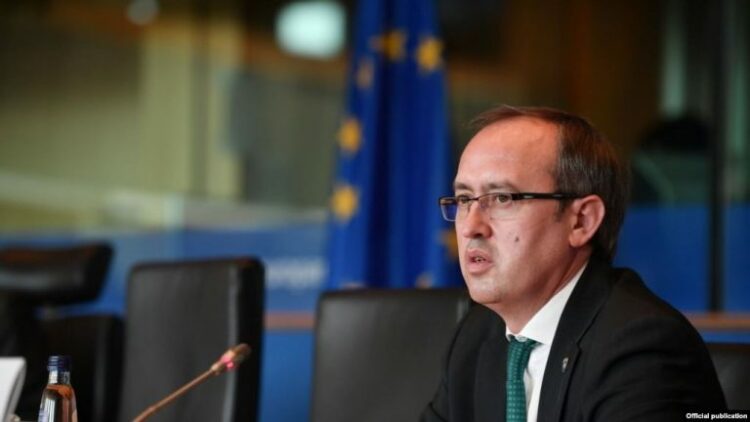 Shkollat në Kosovë mbyllen më 18 dhjetor, Hoti: Rinisin më 18 janar. Kemi vendosur nën kontroll përhapjen e pandemisë