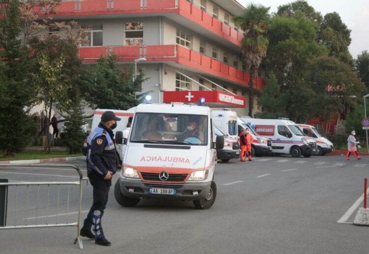 Ministria e Shëndetësisë, ja sa persona u testuan pozitivë në 24 orët e fundit. Ndërrojnë jetë 15 pacientë me COVID