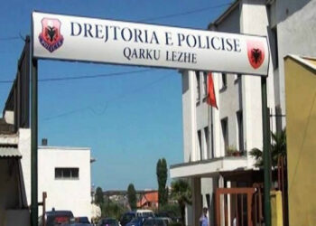 Vodhën furgonin e parkuar në Shëngjin, të rinjtë arrestohen pak minuta më pas nga policia