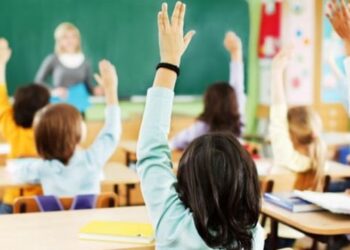 Mësim i kombinuar, prindërit vihen në vështirësi, drejtuesit e shkollave: Vendosim sipas situatës