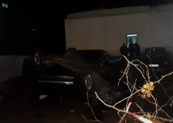 Aksident në Korçë, përmbyset makina tip BMW.