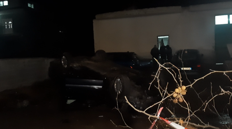 Aksident në Korçë, përmbyset makina tip BMW.