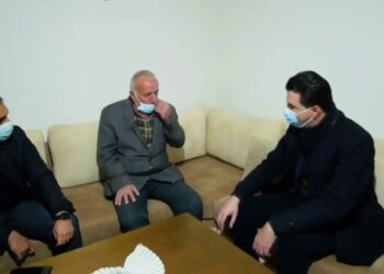 Basha takon familjen në Kukës: Është koha ta ndryshojmë Shqipërinë!