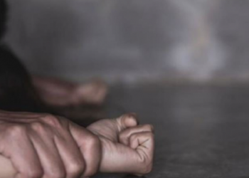 Dyshohet se përdhunoi një grua, ndalohet 35-vjeçari në Lushnje