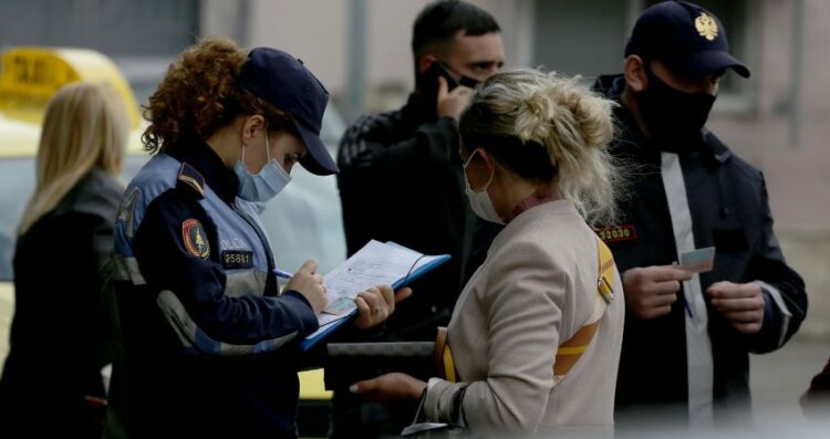 U kapën pa maska mbrojtëse, ndëshkohen 666 qytetarë në 24 orët e fundit