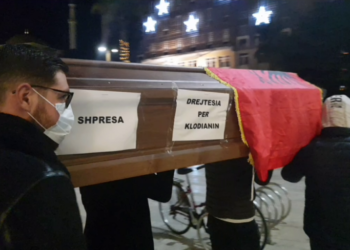 Protesta me arkivol në Durrës