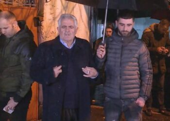 Babai i Klodian Rashës reagon pas vendimit të qeverisë që e konsideron vdekjen e të riu si “aksidentale”