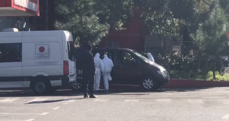 Dy të dënuar transportohen në spitalin Infektiv