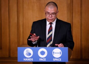 Pandemia/ Zyrtari i shëndetësisë në Angli jep lajmin e shumëpritur: Vaksina e ‘Pfizer’ mbërrin brenda disa orësh