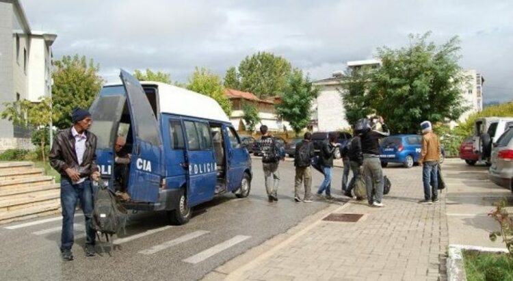 Trafikonin klandestinë nga Lindja e Mesme/ Arrestohen tre shtetas në Tiranë