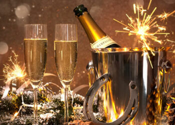 Viti i Ri dhe ‘sekretet’ që nuk i dinit/ Nga puthja në mesnatë tek personi i parë që duhet t’ju hyjë në shtëpi