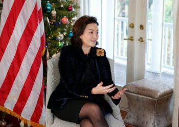 “Mjaft me lojëra”! Ambasadorja Kim ashpërson tonet ndaj politikanëve: Ngrini Gjykatën Kushtetuese, mos prisni BE-në të marrë vendim!