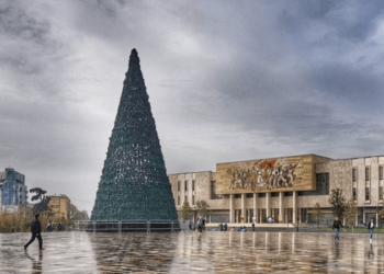 Krishtlindje 2020! Si po festojnë besimtarët ortodoksë dhe katolikë, atmosfera ‘bosh’ që shkaktoi pandemia dhe masat kufizuese