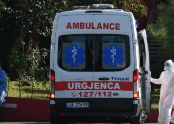 Debaton me familjarët, djali i vë zjarrin shtëpisë. Asfiksohen disa persona